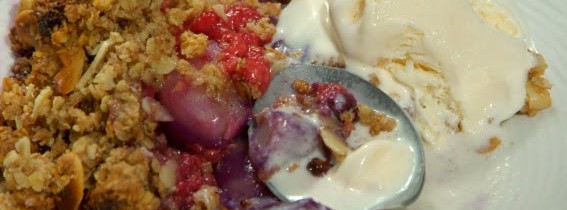 Pear and berry crumble